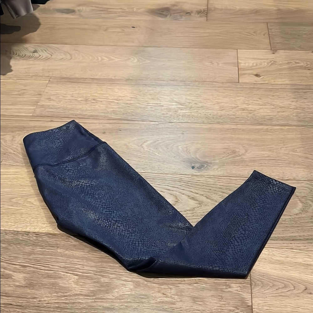 Beyond Yoga Navy snake skin workout pants